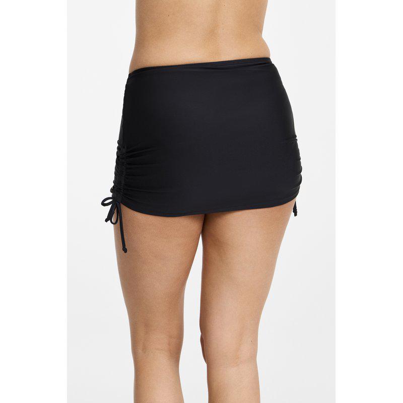 Short við trussi undir og lissum á síðuni DIANE