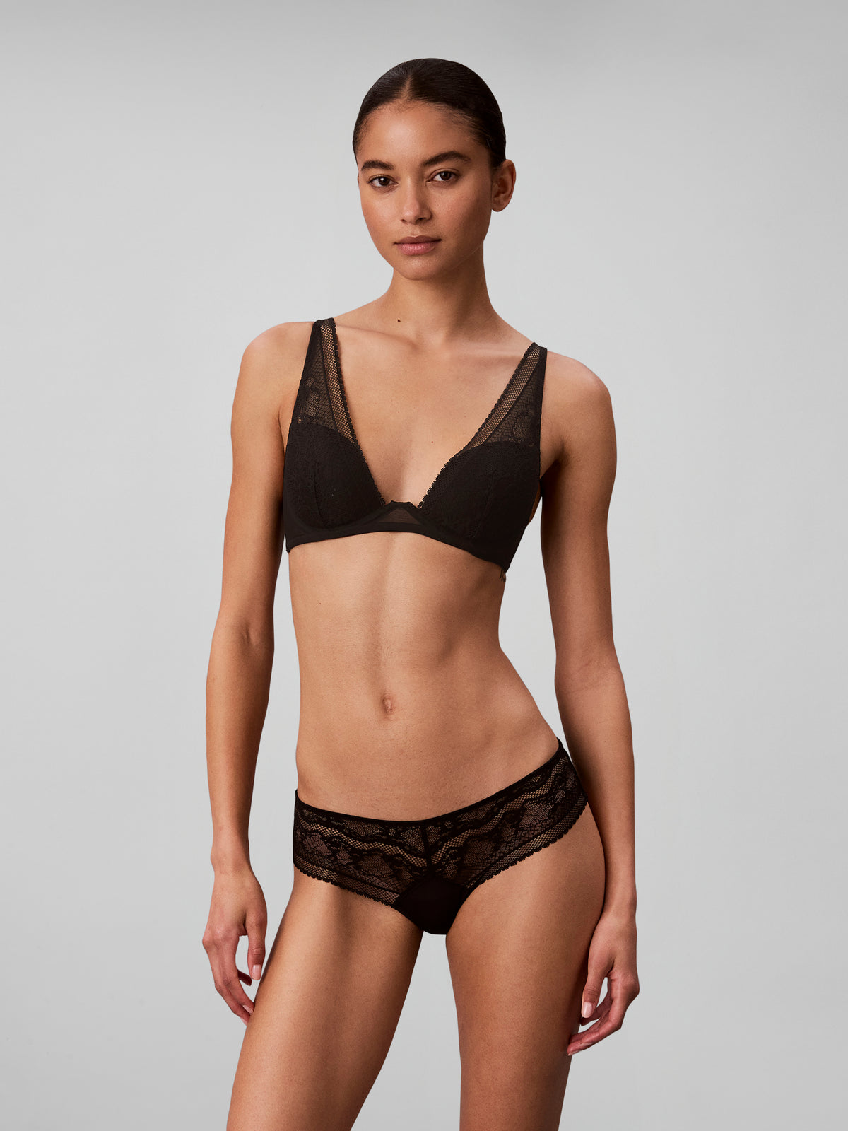 LIGHTLY LINED PLUNGE VIÐ BLONDUM