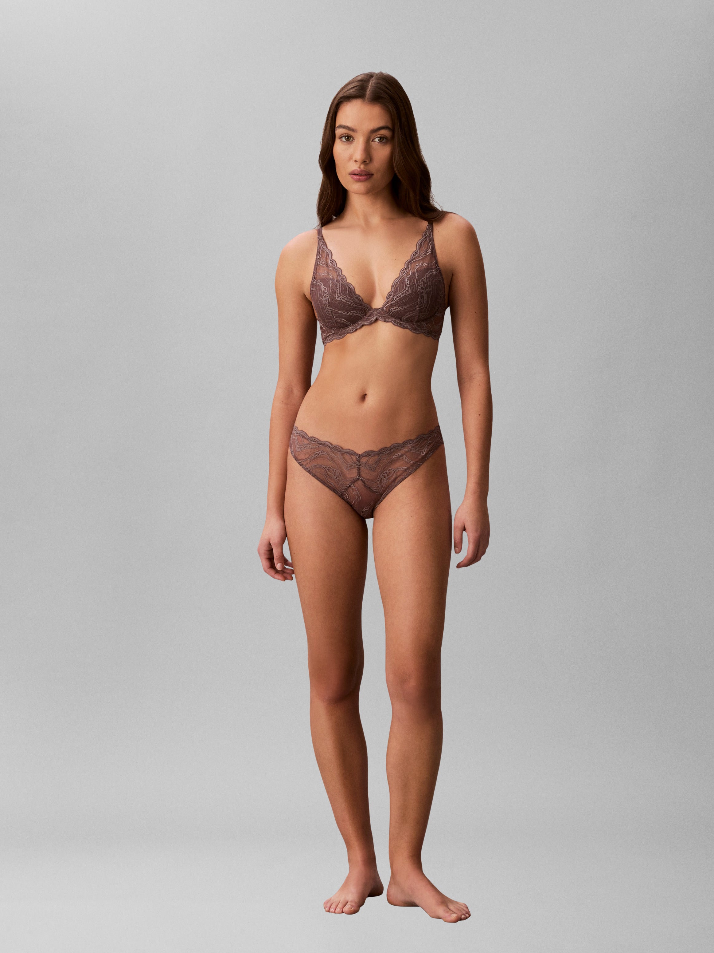 LIGHTLY LINED PLUNGE VIÐ BLONDUM