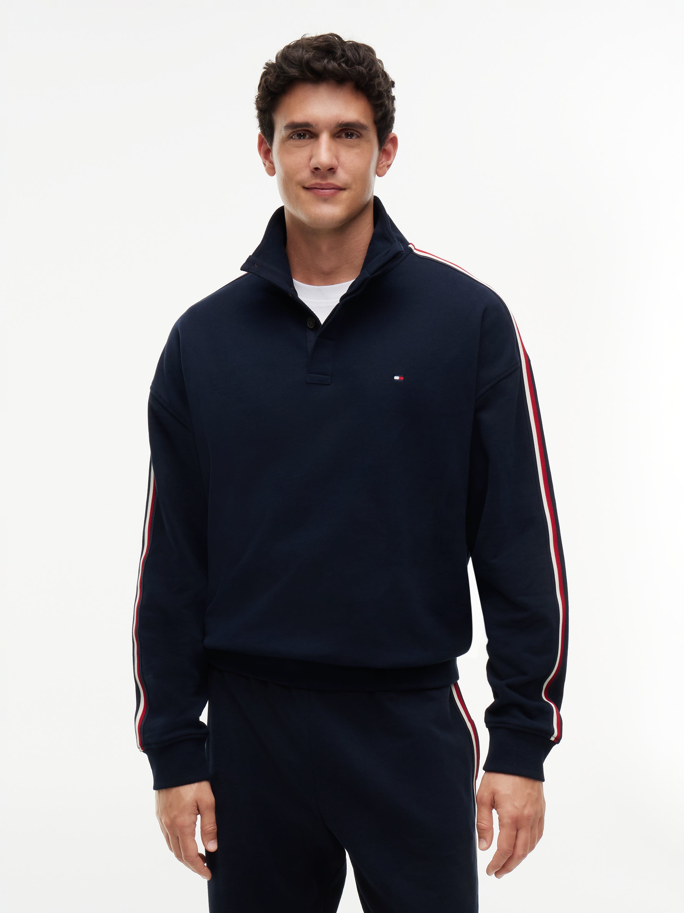 SWEATSHIRT VIÐ KNAPPUM