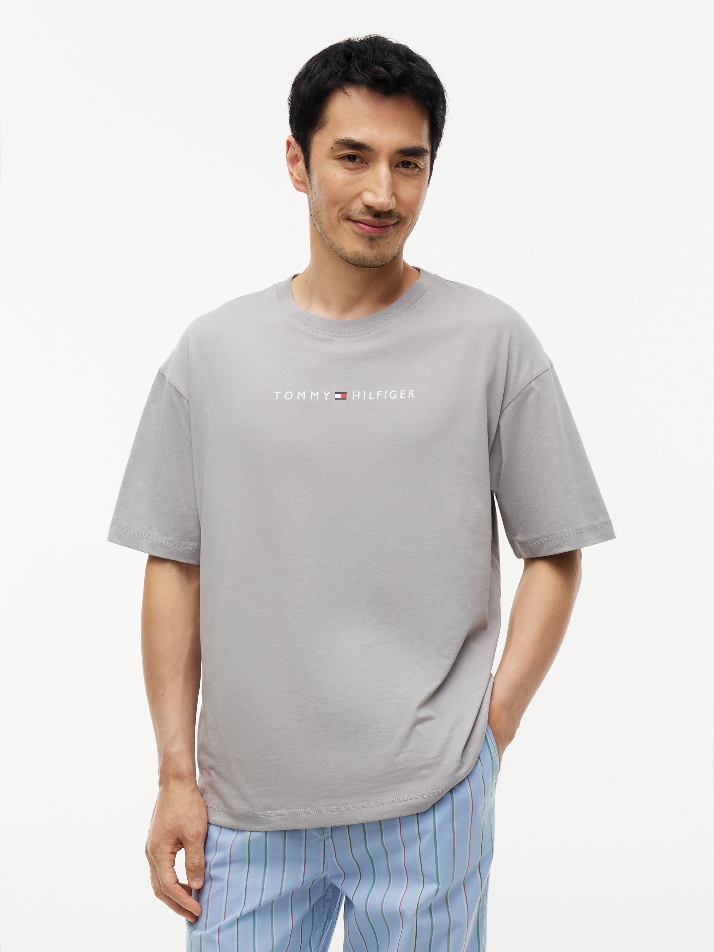 TOMMY HILGIGER T-SHIRT VIÐ LOGO