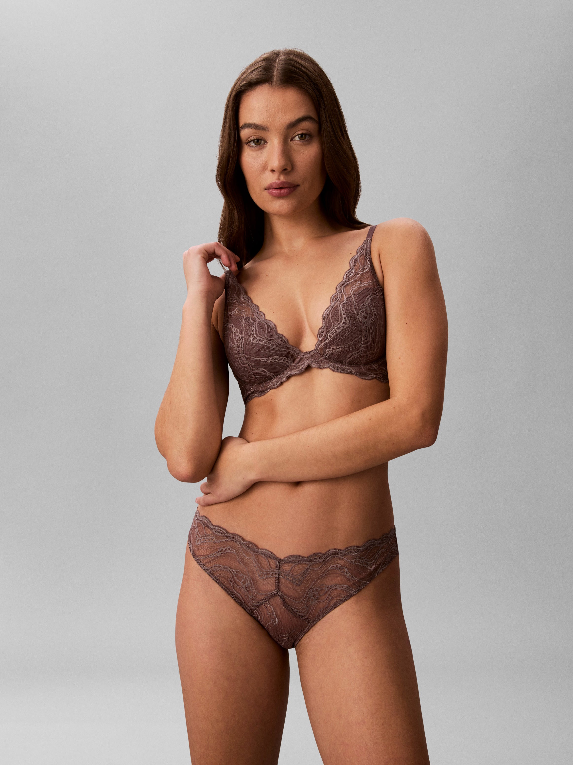 LIGHTLY LINED PLUNGE VIÐ BLONDUM