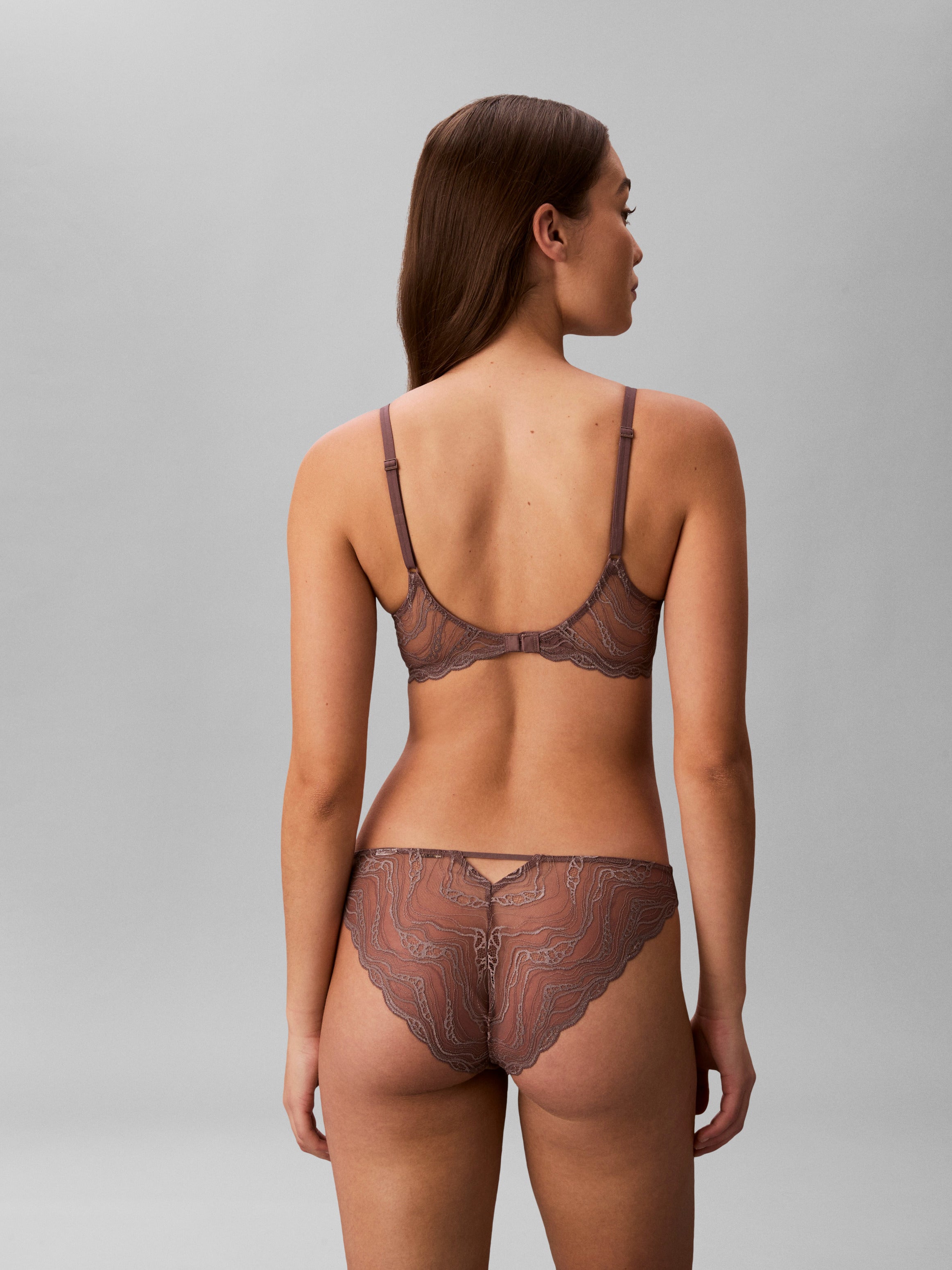 LIGHTLY LINED PLUNGE VIÐ BLONDUM