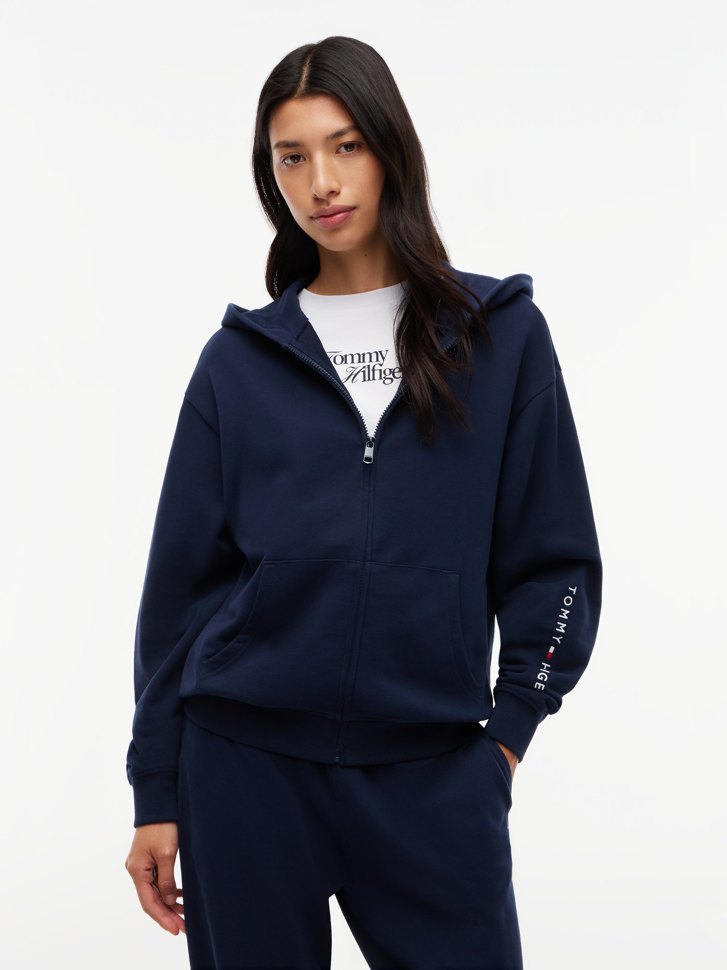 JOGGINGS JAKKI VIÐ HETTU