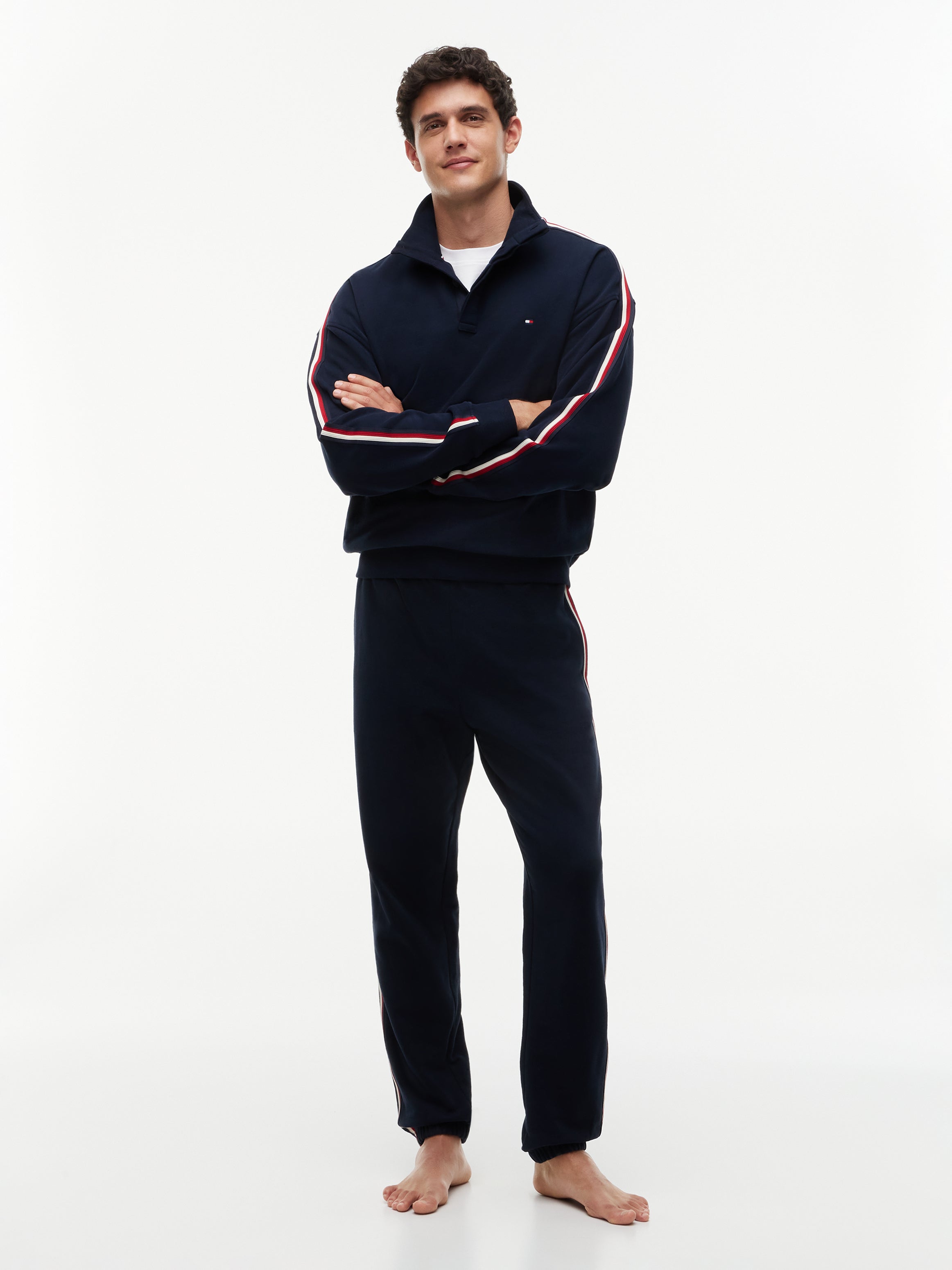 SWEATSHIRT VIÐ KNAPPUM