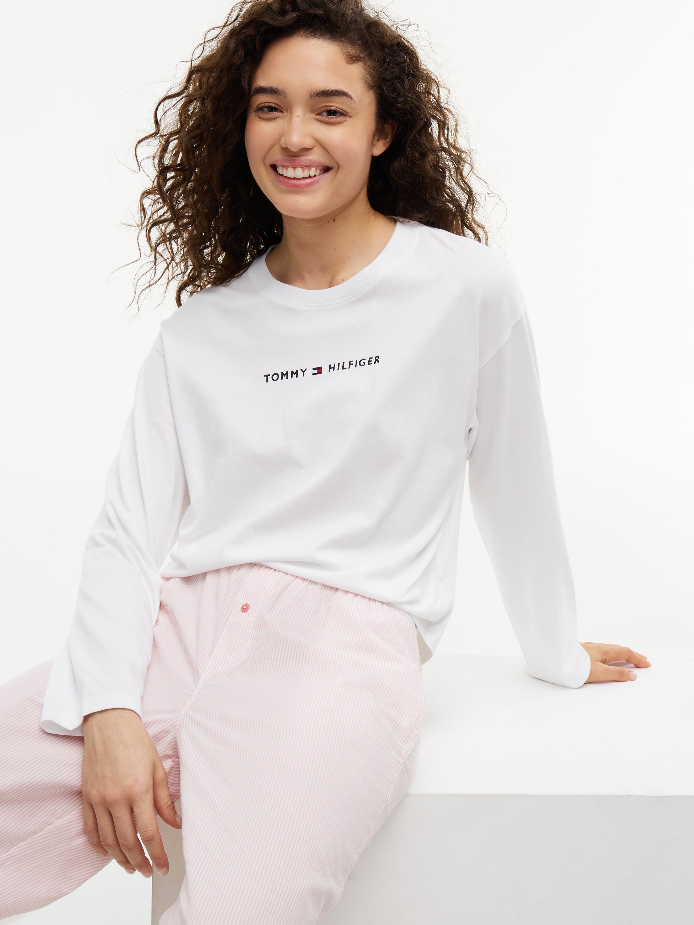 T-SHIRT VIÐ LOGO