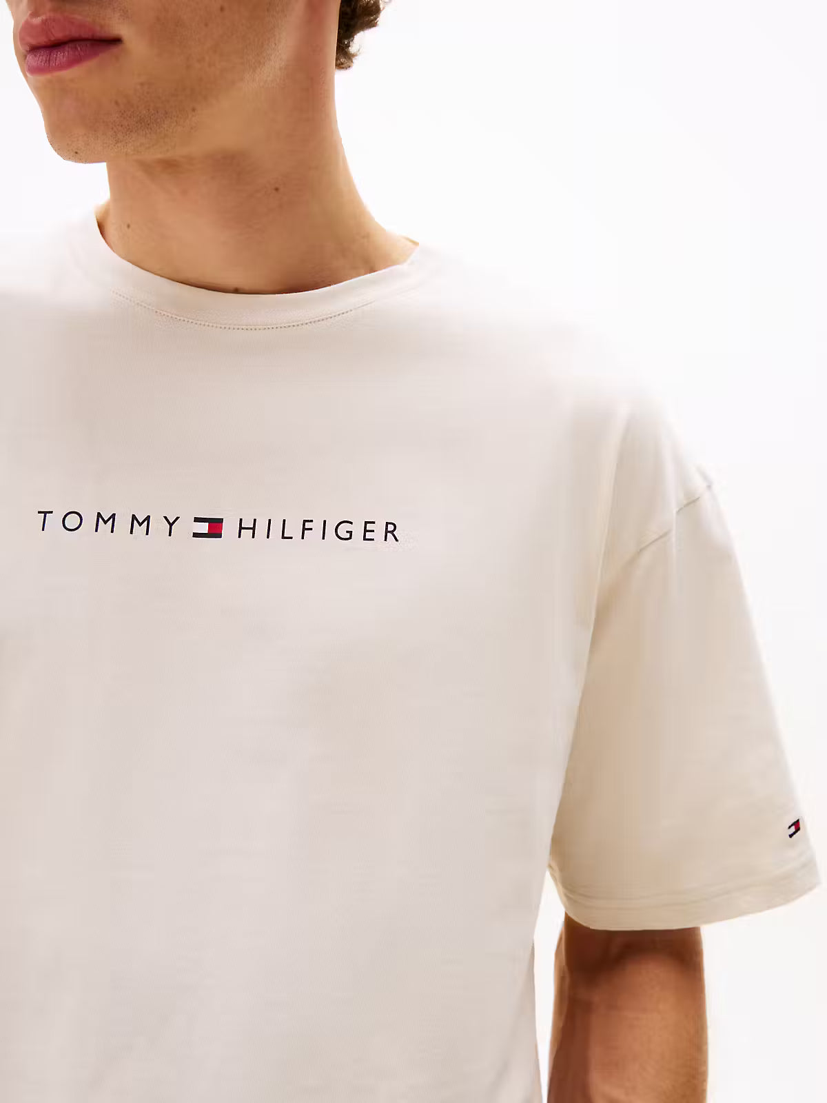 TOMMY HILGIGER T-SHIRT VIÐ LOGO